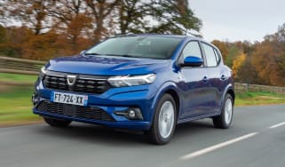 Dacia Sandero 2021 - front tracking